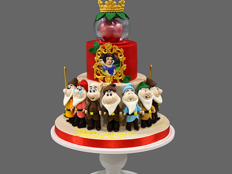 Pamuk Prenses ve yedi cüceler pastası
