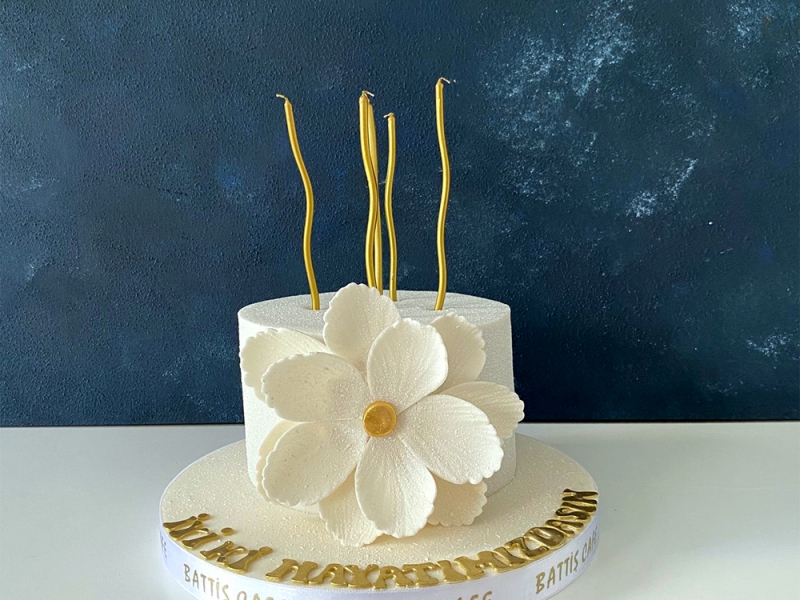 Çiçekli Doğum günü Pastası