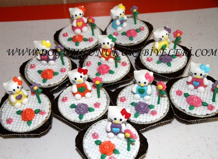 Hello Kitty'li Cupcakeler