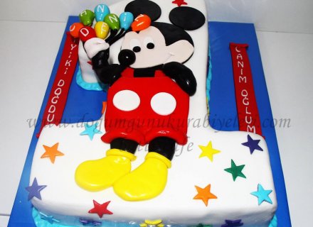 Mickey Mouse'li Doğum Günü Pastası