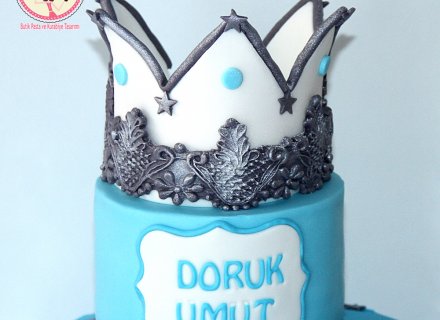 Taçlı Doğum Günü Pastası